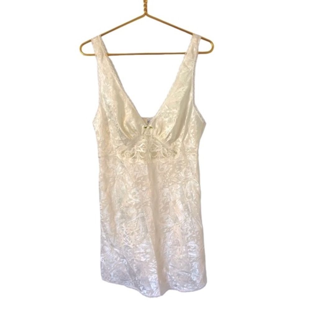 Gorgeous Vintage Woman’s‎ Ivory Silky & Lace Slip, Size Medium
